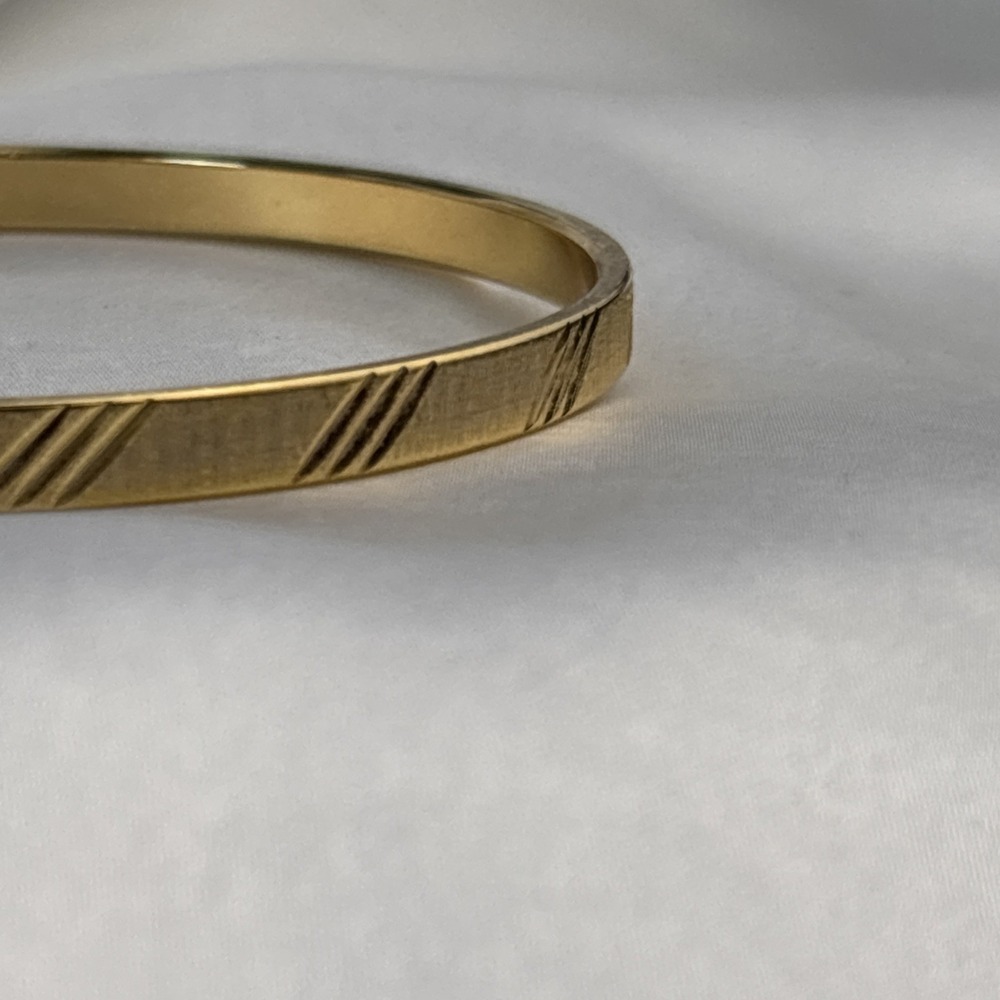 Vintage 80s‎ Monet Diamond Cut Brushed Bangle Gold Tone Bracelet Minimalist - Picture 7 of 11